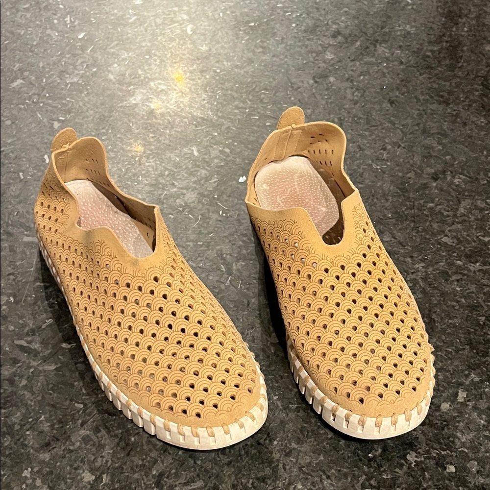 Women's Tan Isle Jacobsen Slip-On Shoes